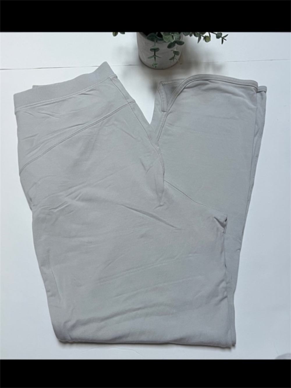 Lululemon Every Moment Pant 26” Vapor Size 6